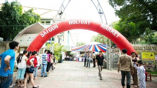 Saigon Holiday Market cũng hoành tráng không thua gì các hội chợ khác