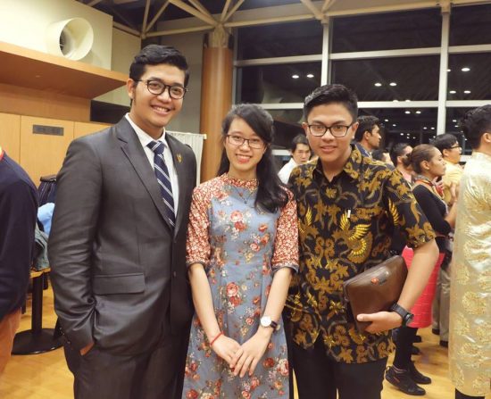 Diệp và các bạn quốc tế trong chương trình giao lưu văn hóa JENESYS ở Nhật Bản. Ảnh: NVCC