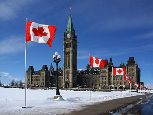 Chính phủ Canada thực hiện chính sách mở cửa và tạo mọi điều kiện để du học sinh quốc tế đến sinh sống và học tập tại Canada. Đây là con đường ngắn nhất để du học sinh đến cư trú hợp pháp tại Canada.