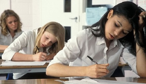 Trong đề bài thường có sự lồng ghép chính đáp án.