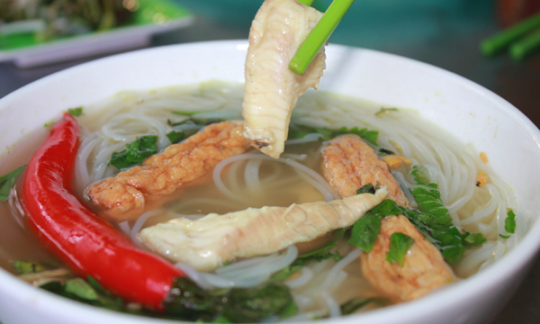 Long Xuyên có rất nhiều nơi bán bún cá, tập trung nhất là dọc theo đường Lê Lợi