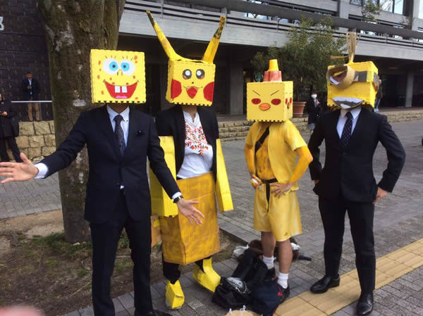 Pikachu có đôi tai dài thế kia chắc thu được nhiều điện lắm nhỉ.