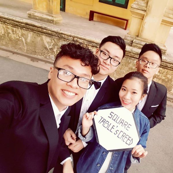 Minh và các bạn cùng lớp