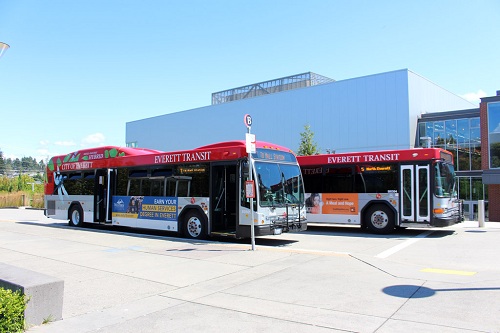 Trạm xe bus trong khuôn viên trường.