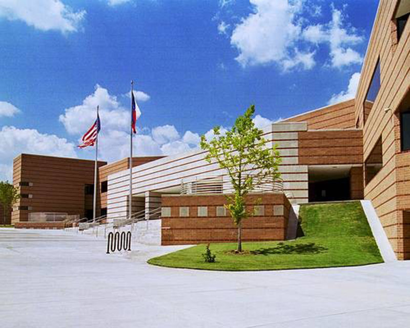 Trường Khoa học và Kỹ thuật ở Dallas