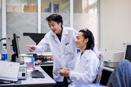 Nam sinh 17 tuổi say mê làm khoa học.