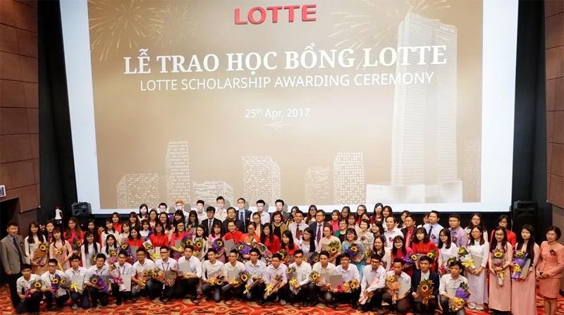 lotte-trao-hoc-bong-cho-sinh-vien-viet-nam1493279839