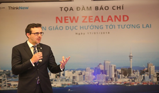  John Laxon, Giám đốc Khu vực Nam Á, Đông Nam Á và Trung Đông của ENZ