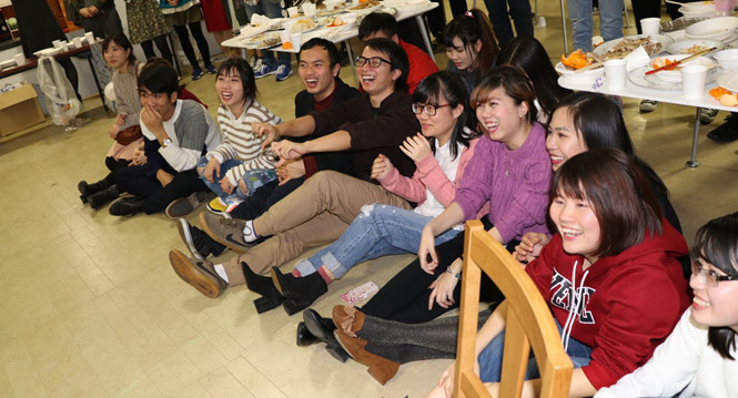 Du học sinh Việt tại tiệc đón tết Đinh Dậu ở thành phố Osaka (Nhật)