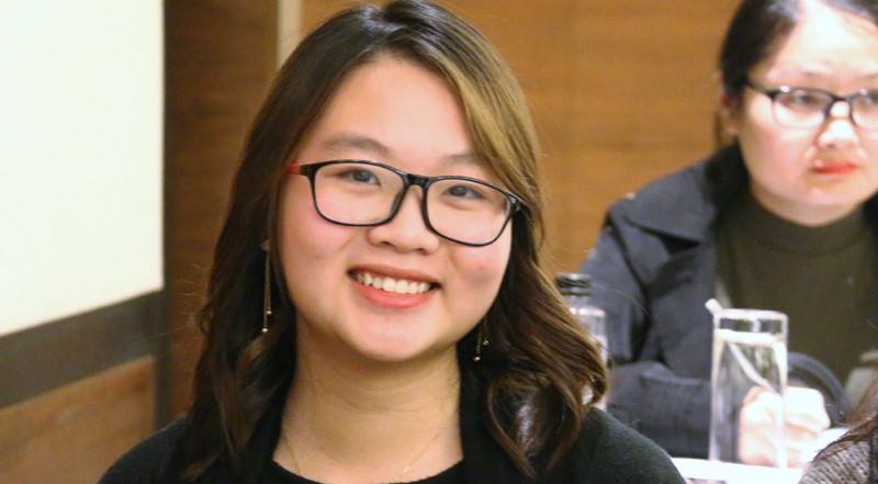 Học hết lớp 8 ở một trường dân lập Hà Nội, Minh Anh sang New Zealand và theo học lớp 10 theo diên du học tự túc