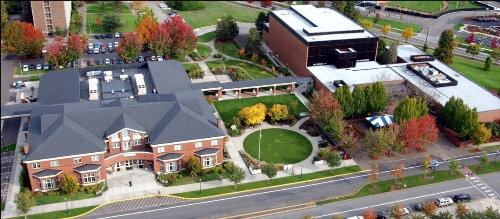 Đại học công lập bang Oregoncó cơ sở chính rộng 400 mẫu Anh nằm tại thành phố Corvallis.
