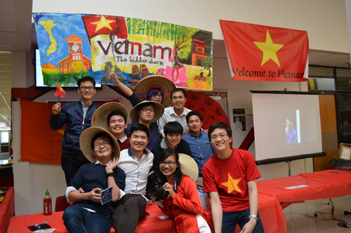Học sinh Việt Nam trong lễ hội văn hoá tại trường St.Croix.