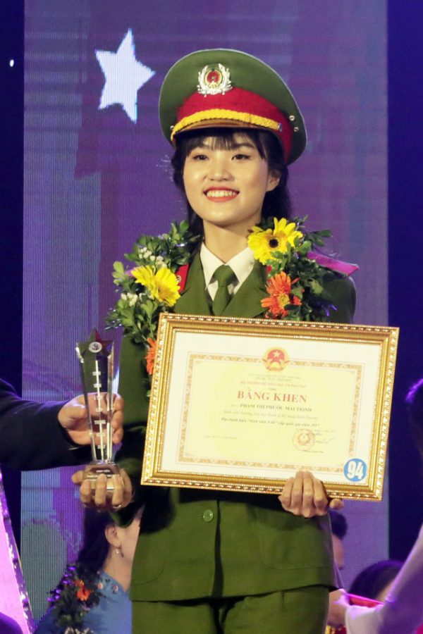 Đối với “bông hồng thép” của Học viện Cảnh sát Nhân dân, danh hiệu Sinh viên 5 tốt là một sự động viên lớn dành cho những nỗ lực không ngừng nghỉ của cô.