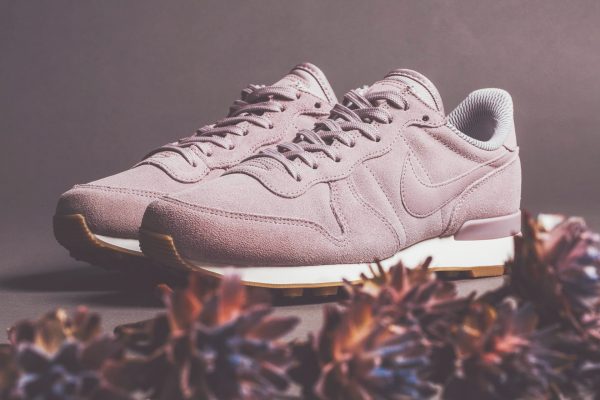 ssdh-nike-internationalist-se-violet