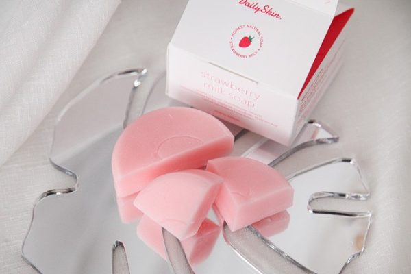 ssdh-strawberry-milk-soap2