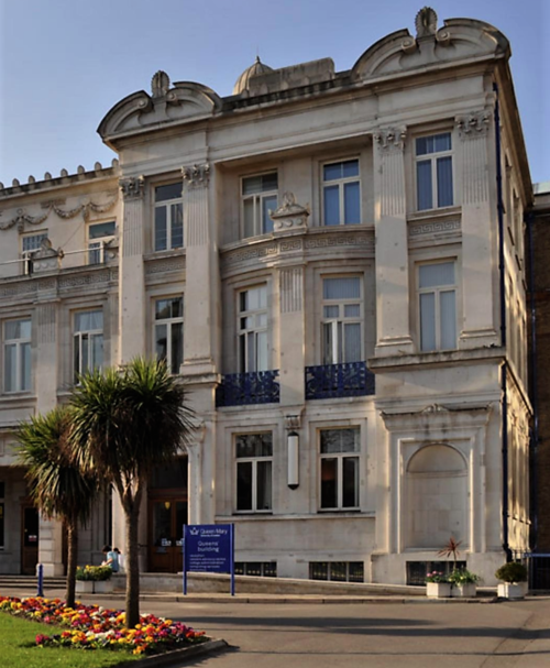 Tòa nhà The Queen (Ảnh: Queen Mary University of London)