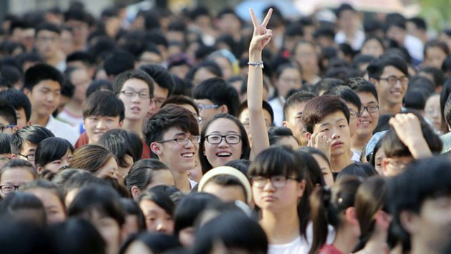 Sinh viên Trung Quốc du học đang có chiều hướng hồi hương - Ảnh: REUTERS