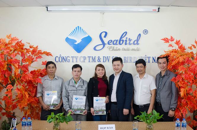 Đại diện Ban lãnh đạo công ty và các bậc phụ huynh