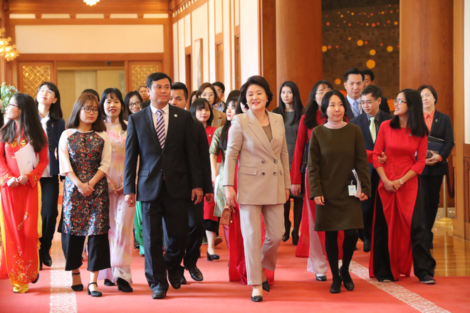 Du học sinh Việt được thăm phòng họp nội các mà tổng thống làm việc với Chính phủ