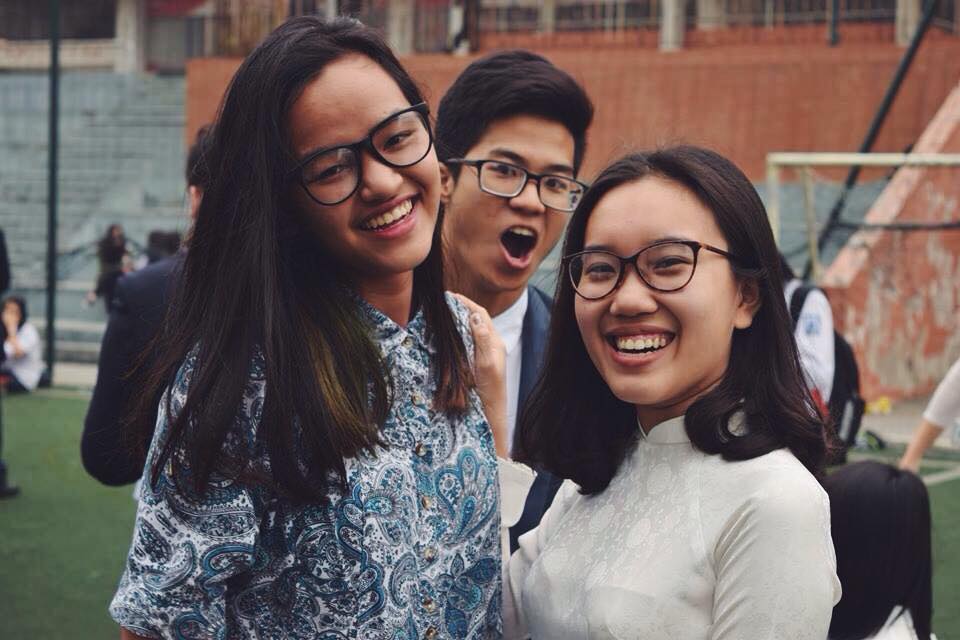 Gap year giúp Tôn Nữ (ngoài cùng bên trái) bồi đắp lòng tự tin trước khi vào Harvard nhập học. Ảnh NVCC