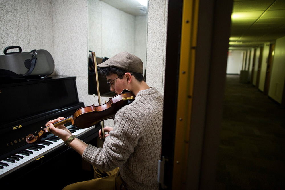 Abraham hiện đang theo học chương trình song bằng Harvard/ Berklee