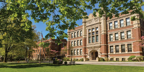 Concordia College có gần 1.000 sinh viên đang theo học trong môi trường chuyên nghiệp với cơ sở vật chất tiên tiến và hiện đại.