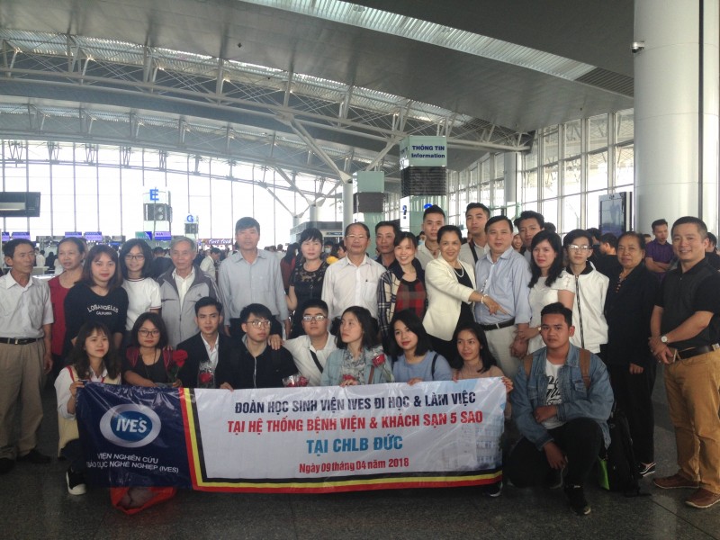 Đoàn học sinh Viện IVES đi học và làm việc tại hệ thống bệnh viện và khách sạn 5 sao tại CHLB Đức ngày 9/4. Ảnh M.Quý