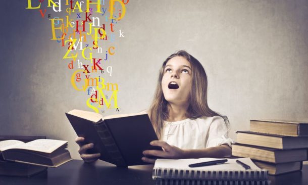 Khi áp dụng phương pháp này, bạn cần đọc to các từ mới (Ảnh: A-star Education Center)