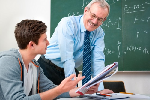 Giáo viên bản địa sẽ giúp bạn có được bài tự luận và CV thuyết phục.
