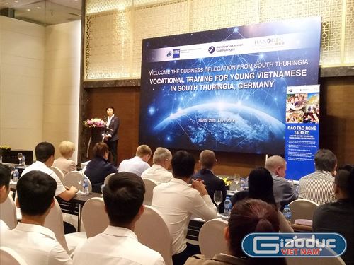 Bà Nguyễn Thị Thanh Tâm, Giám đốc Công ty trách nhiệm hữu hạn Hà Nội IEC phát biểu tại buổi hội thảo. Ảnh. Nhân Minh.