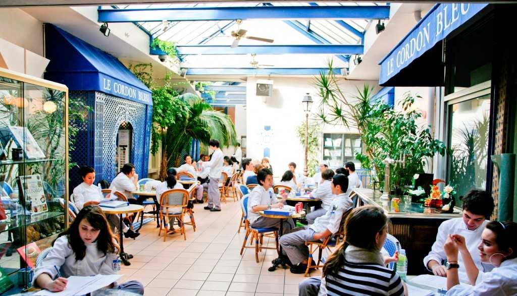 khuon-vien-le-cordon-blue