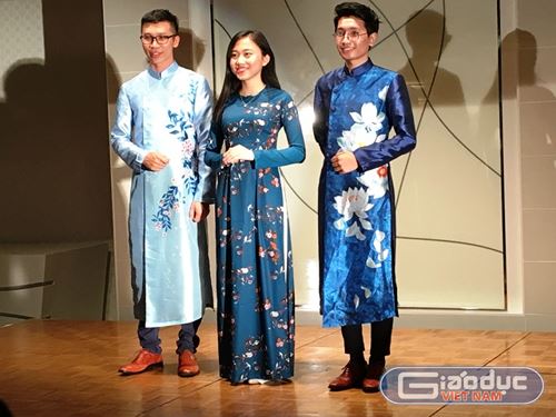 Phương Linh trong một chuyến giao lưu tại Nhật Bản. (Ảnh: NVCC)