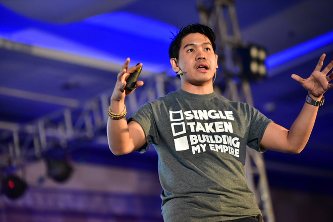 Jonathan Yabut - tác giả sách và là một doanh nhân trẻ tài năng.