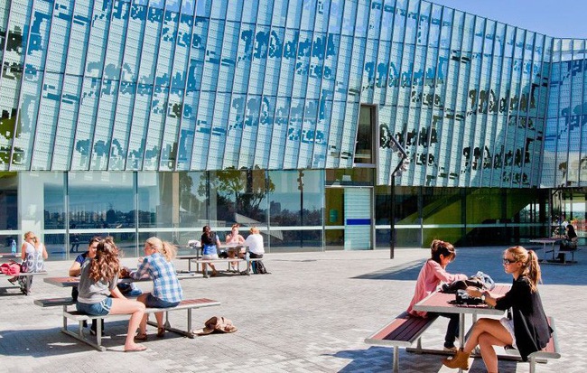victoria-university