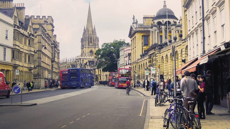 Oxford - Vương quốc Anh là thành phố về tri thức và lịch sử văn hóa lâu đời, "cái nôi" học tập của thế giới.