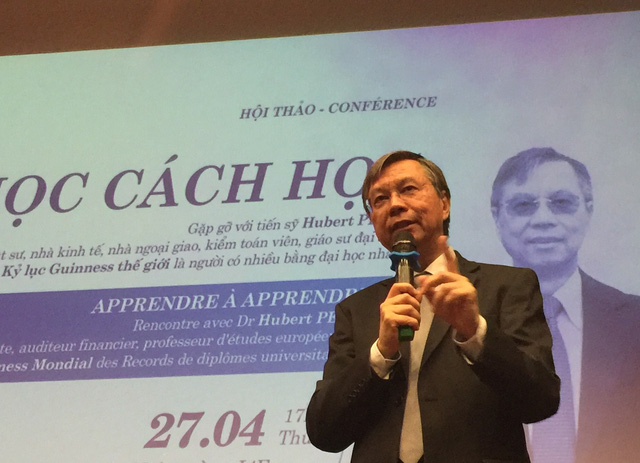 Tiến sĩ Hubert Petit – người sở hữu 33 bằng đại học thế giới và được ghi vào Sách Kỷ lục Guiness.