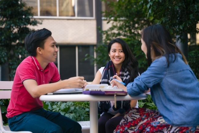 Hội nhập với môi trường học tập mới ở nước ngoài luôn là vấn đề quan tâm của du học sinh VN