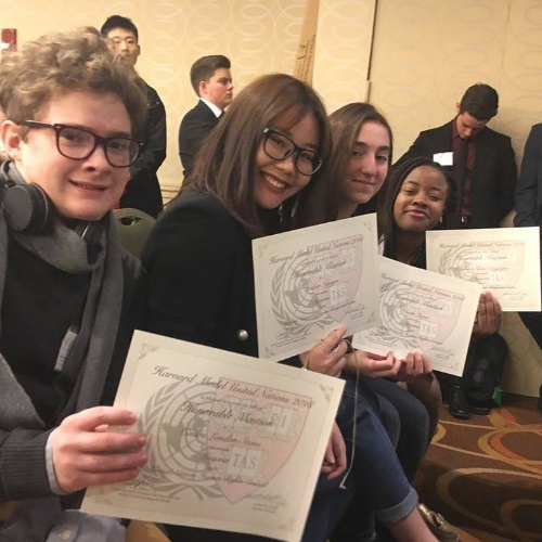 Học sinh trường CATS Academy Bostontham gia phiên họp giả định Liên hiệp quốc tại Đại học Harvard.
