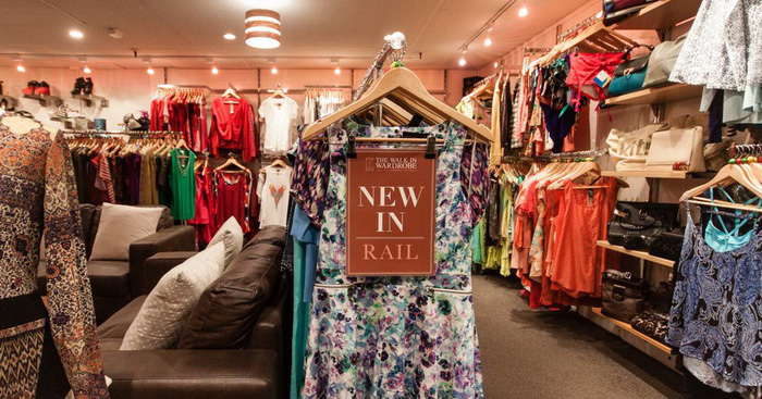 Bên trong một cửa hàng đồ cũ ở New Zealand - Ảnh: thewalkinwardrobe.co.nz