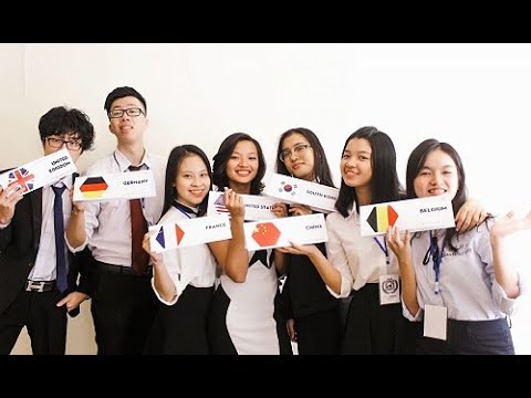 Minh vẫn sắp xếp để có thời gian tham gia các hoạt động ngoại khóa.