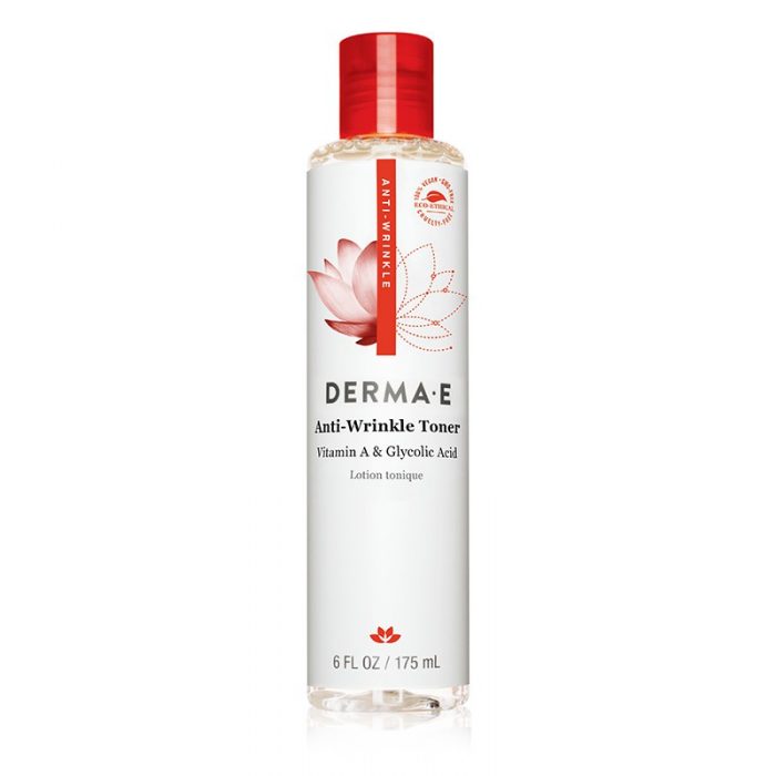 Derma E Anti-Wrinkle Vitamin A Glycolic Toner (320.000 VNĐ): Nếu quan tâm đến vấn đề chống lão hóa cho da, bạn nhất định nên thử loại toner này. Thành phần glycolic và vitamin A sẽ vừa giúp làm sáng da vừa làm mờ nếp nhăn, chưa kể nó còn có chứa chiết xuất tảo biển và lô hội giúp cung cấp độ ẩm cho da.