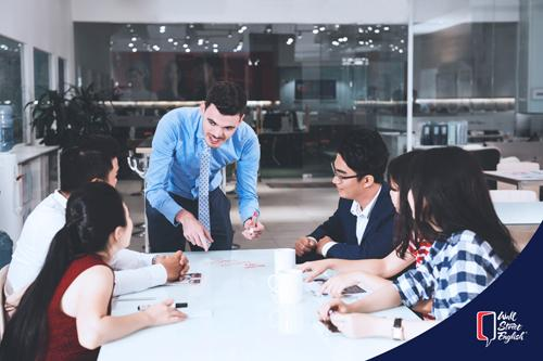 Wall Street English thường xuyên mở các câu lạc bộ về đa dạng chủ đề như nấu ăn, nghề nghiệp, du lịch, quản lý thời gian...