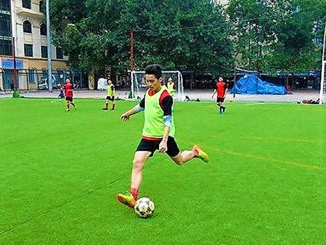 Ý tưởng bài luận được Hào nghĩ ra lúc đá bóng – môn thể thao ưa thích của em.