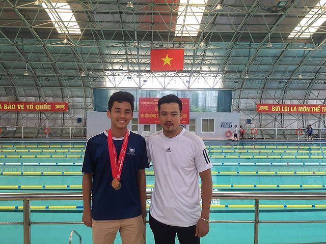 Văn Hào giành huy chương bạc, huy chương đồng môn bơi của Giải thể thao học sinh phổ thông thành phố Hà Nội năm 2017.