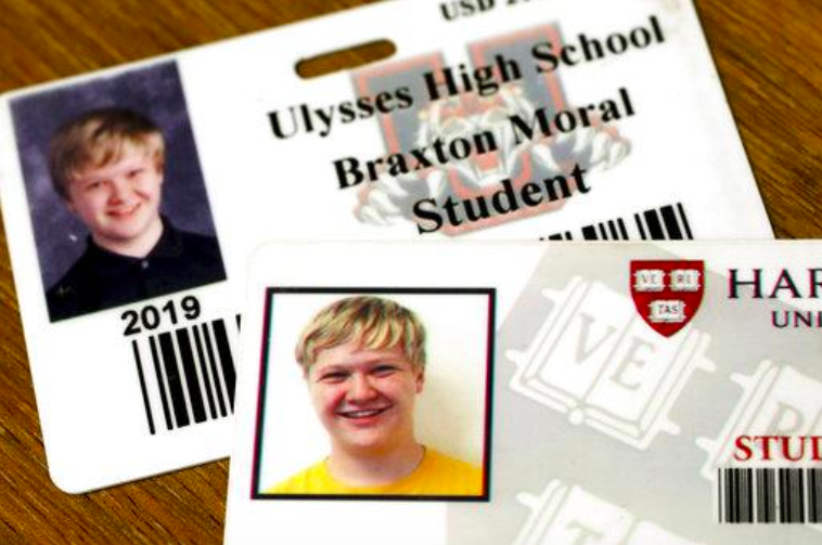 Thẻ học sinh trường Ulysses và sinh viên Havard của Braxton