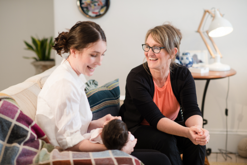 Midwife là tên chung dành cho những những chị chăm coi về hồ sơ bà bầu