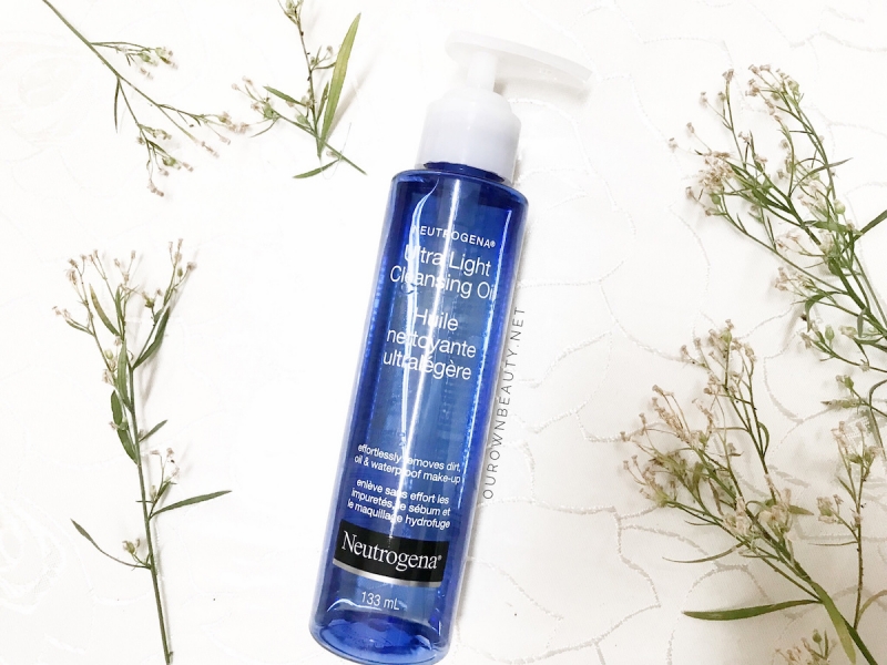 Neutrogena Ultra Light Face Cleansing Oil (Giá gốc: 198.000VNĐ): Sản phẩm dầu tẩy trang này có giá thành khá hợp túi tiền và được đánh giá rất cao về khoản lành tính. Thành phần chính gồm có chiết xuất lá hương thảo giúp chống ôxy hóa, tái tạo da, chiết xuất lá trà xanh giảm mụn, thâm nám, làm sạch dầu trên da. Sản phẩm có kết cấu lỏng, khá dễ nhũ hóa và rửa sạch nên các bạn sợ dùng dầu tẩy trang lên mụn cũng dùng được vô tư.