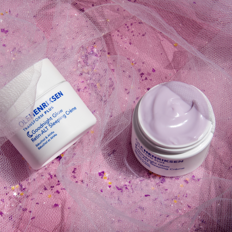 Ole Henriksen Goodnight Glow Retin-ALT Sleeping Crème (giá gốc: 1.286.000VNĐ): Đây thực sự là cỗ máy cần mẫn sửa chữa những tổn thương trên da khi chúng ta đang ngủ, kích thích tăng sinh collagen cũng như cải thiện tình trạng lão hoá da.