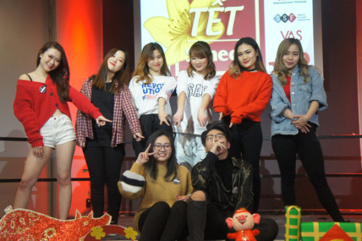 Các DHS Việt chụp hình lưu niệm tại buổi gặp mặt đón Tết Kỷ hợi 2019 tại Toronto, Canada – Ảnh: XUÂN QUYẾT
