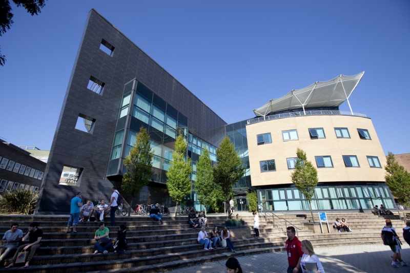 ssdh-swansea-university-sinh-vien